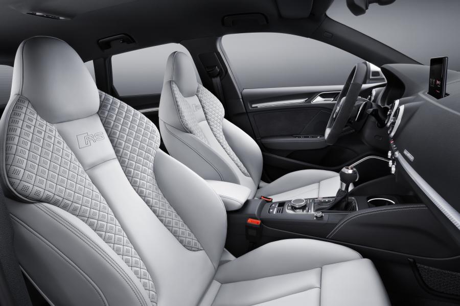 Интерьер Audi RS3 Sportback (8V) 2017 года  (WW) (фото 16 из 40)